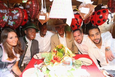 David alaba no se moja a la hora de elegir su posición favorita. David Alaba feiert mit Freundin auf dem Oktoberfest | Sky ...