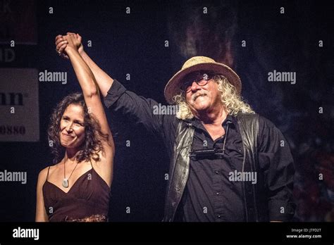 Arlo Guthrie And Daughter Sarah Lee Perform Live At Longs Park Stock