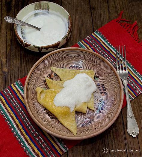 Branza dulce nutrition facts and nutritional information. Coltunasi cu branza dulce | Retete culinare din Tara bucatelor