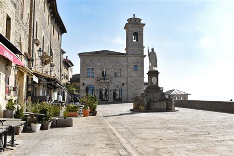 La maggioranza si è spaccata su un punto che condiziona non poco la ripresa delle attività economiche e la vita privata di milioni di cittadini come lo spostamento dalle 22 alle 23 dell'orario di avvio del coprifuoco. San Marino, da lunedì aprono ristoranti e bar fino alle 21.30. Scuola, tutti presenti al 100 per ...