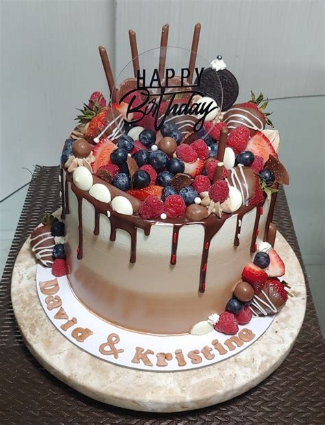 Chocolate And Berries Cake Cake Chocolate Drip Cake Berry Cake