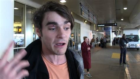 Breaking Bad Star Rj Mitte S Face Injured In Hunting Accident