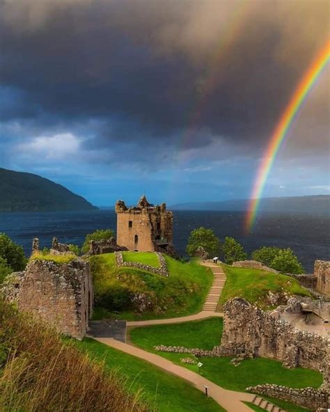 It has a long and complicated history with england, with which it was merged. Pin de Helen Palm em lugares historicos | Looks