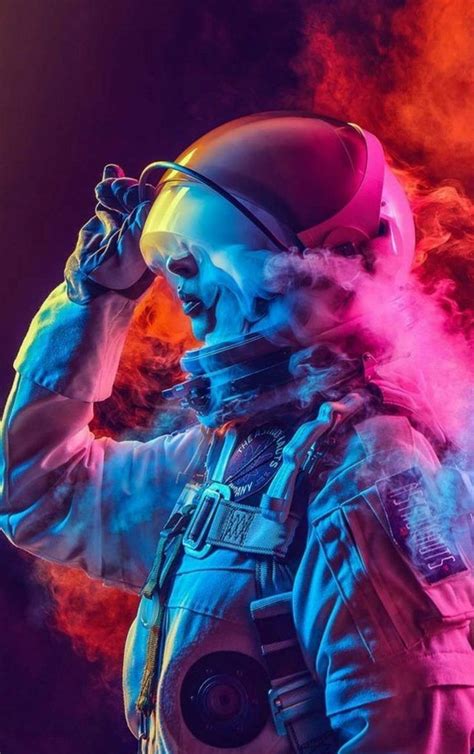Pin By Umar Bin Dahloos On Duvar Kağıtları In 2021 Astronaut