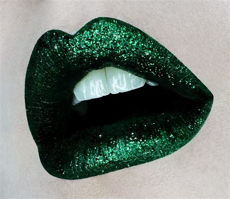 Lisa Marie Charron Makeup Artist Using Glitters From Slacosmetics Lips Green Lipstick