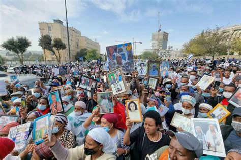 Thousands Of Ethiopians Demonstrate In Front Of The Cabinet Meeting