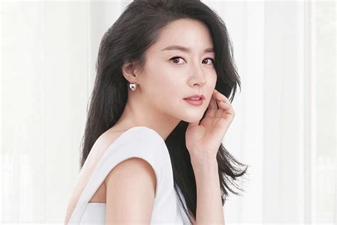 Actress Lee Young Ae Captured Shedding Tears At The Gravesite Of Baby Jung In - Koreaboo