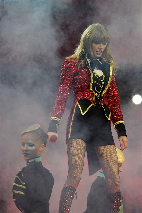 taylor swift performing taylor swift dress taylor swift concert taylor swift pictures