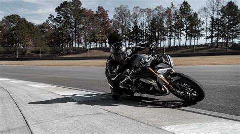 The street triple rs comes with disc front brakes and disc rear brakes along with abs. Triumph Speed Triple 1200 RS Rolled Out In India