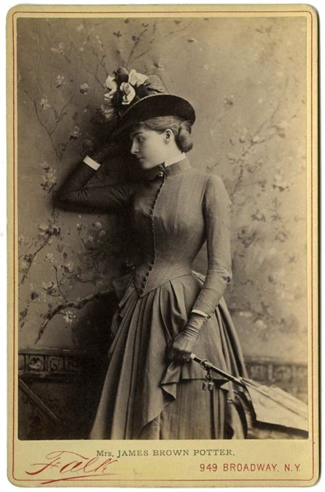 25 Glamorous Photos Of Victorian Women That Defined Fashion Styles From