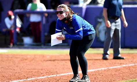 Delaware Signs Jen Steele To Contract Extension Extra Inning Softball