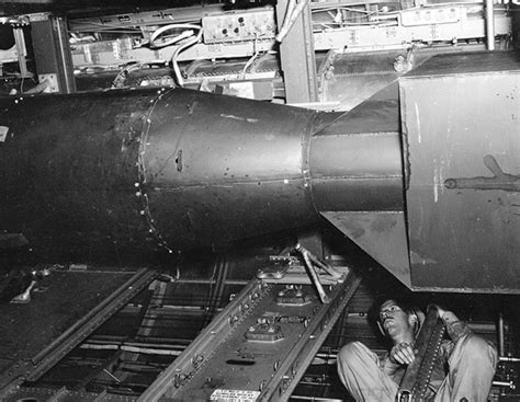 31 Chilling Photos Of The Final Preparations For Atomic Bombings On