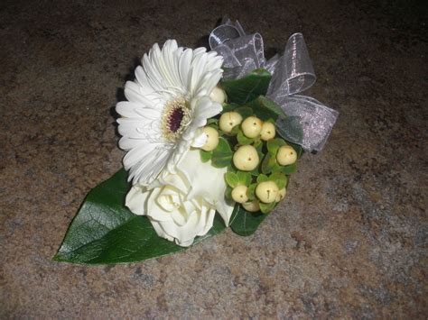 white corsage pin-on white mini gerb, white rose, white hypericum berries- FLORAL SENSE | White 