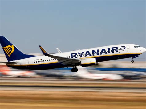 Welcome aboard please dm @askryanair for customer support. Le bénéfice de Ryanair en chute de 29% - Challenges
