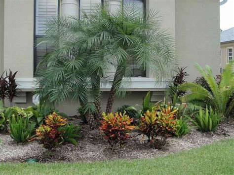 The tropical look is all that you need for a front yard. 60 Stunning Low Maintenance Front Yard Landscaping Design ...