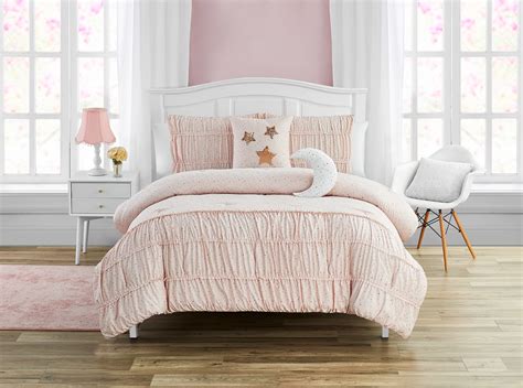 Set in the lively city of new orleans, the tale follows tiana, a young woman who is working very hard to open her own restaurant. Home Resort Celestial Princess 5-Piece Comforter Set