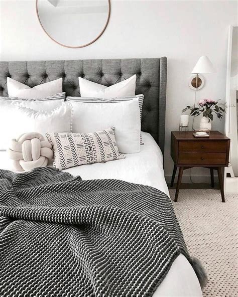 Love This Black And White Bedroom Blackandwhitebedroom In 2020 Grey