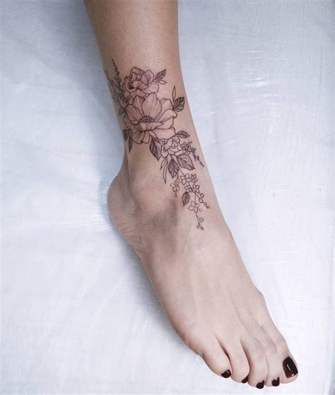 Delicate Floral Ankle Tattoo By Irene Bogachuk Feminine Tattooing Irenebogachuk Tattoos