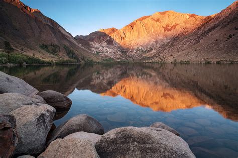 Sunrise At Convict Lake The First Rays Of Sun Strike Mount Flickr