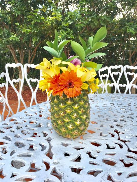 How To Create A Pineapple Centerpiece Pineapple Centerpiece Centerpieces Pineapple