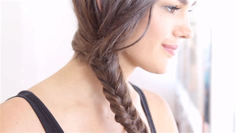 Want to master the most popular simple braid follow along with our french braid tutorial! Watch Hey, Hair Genius | How to Do a Fishtail Braid: Hey ...