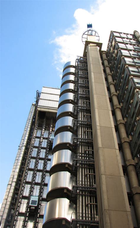 I passed the lloyds of london building and it looked magnificent and incredibly photogenic. Lloyds of London | Richard Rogers building built from 1979-8… | Flickr