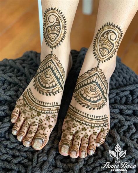 Prettiest Foot Mehndi Designs For Every Kind Of Bride