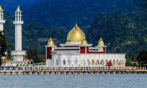 Masjid Samudera Illahi Masjid Terapung Ikonik Pesisir Selatan