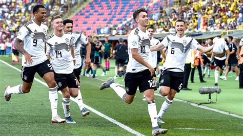 +++ die mannschaften sind bereits auf dem feld. Bundesliga | Deutsche U21 zieht ins EM-Finale ein