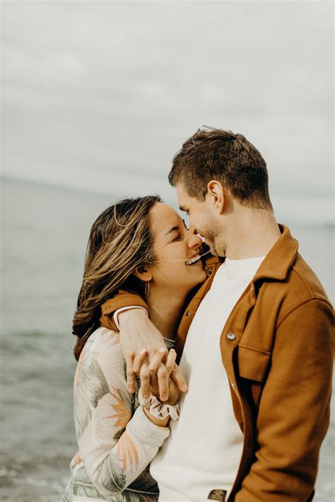 Beach Engagement Session Seattle Washington Outfit Inspiration For Casual Day Casual Couples