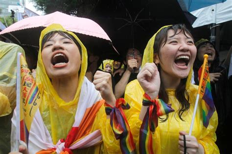 Taiwan Becomes Asias First Country To Legalise Same Sex Marriage