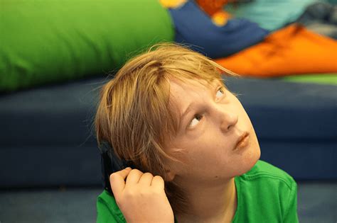 Die typischen merkmale von autismus (schwierigkeiten in der sozialen kommunikation und interaktion, eingeschränkte interessen, repetitives verhalten) sind oft stark ausgeprägt. Autismus-Spektrum-Störung - Thannbauer Soziale ...