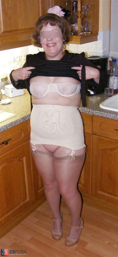 Retro Girdle Pantyhose And High Heeled Slippers Zb Porn