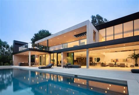 This Modern Home In Beverly Hills Comes With The Finest Of Materials