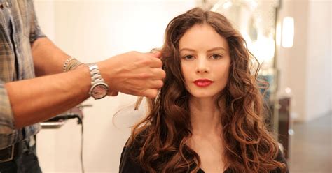How To Get Perfectly Slept In Messy Curls