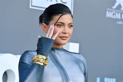 Kylie Jenners Chrome Nails At Kourtney Kardashians Wedding Popsugar