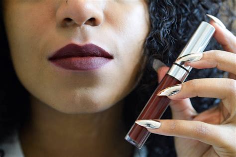 It's a soft, matte formula that dries down perfectly even across the pout. The 7 Best Red Liquid Lipsticks for Dark Skin | Venti Fashion