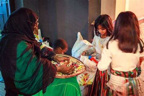 Qatar Celebrates Garangao Children Dressed In Traditional Flickr