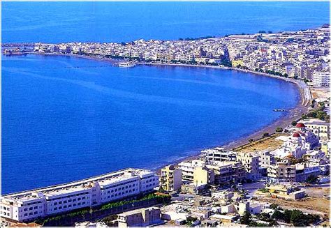 Γεράπετρο gerapetro) is located on the southeast coast of crete, situated on the beach of ierapetra bay. Foto de Ierapetra, Grecia