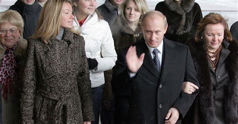 His rule was characterized by centralization of power. Wladimir Putin: Warum versteckt sich seine schöne Tochter ...