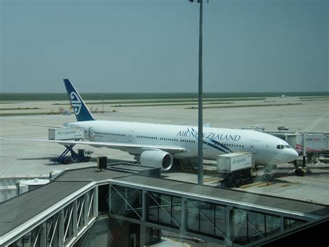 It is the world's largest twinjet. File:Boeing 777-200ER Air New Zealand.JPG