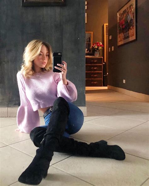 Apparently i am trending on twitter right now for being. Sydney Sweeney on Instagram: "my iphone takes fuzzy pics ...