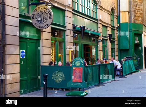 Waxy Oconnors Bar In Glasgow Stock Photo Alamy