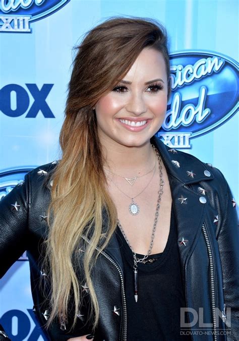Demi showed off her new, burgundy hair color at seventeen's power of friendship luncheon! Demi Lovato blond ombre hair | Demi lovato, American idol ...
