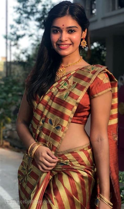 dharsha gupta tamil tv actress hot saree midriff show photos