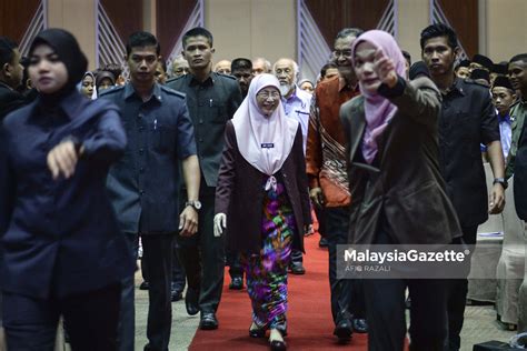 Kasus bunuh diri siswi smp 147 jakarta timur membuat komunitas pendidikan mempertanyakan kesehatan mental di lingkungan sekolah. Dr. Wan Azizah Rasmi Hari Kesihatan Mental Sedunia 2018