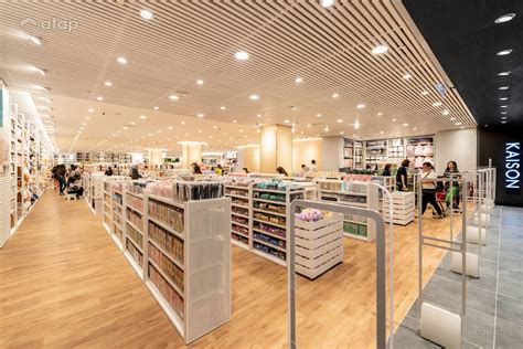 We provide a wide range of product such as artificial flowers, basket, porcelain vases and pots, living and kitchen glass wares, canvases painting, photoframe, home scents, curtain, wallpaper and etc. Kaison Sunway Putra Mall Vacancy