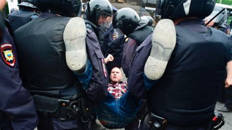 Russia Protests Kremlin Critic Alexey Navalny Jailed Cnn