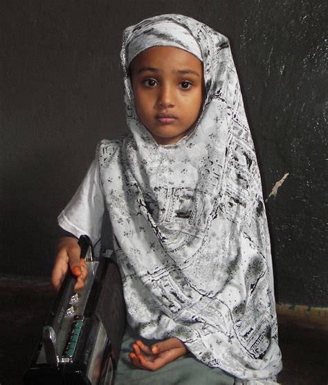 Facebook gives people the power to. Who knows this little girl? - SomaliNet Forums