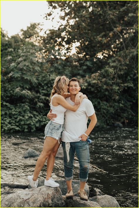 Life In Pieces Hunter King Is Engaged To Nico Svoboda Photo 4131326
